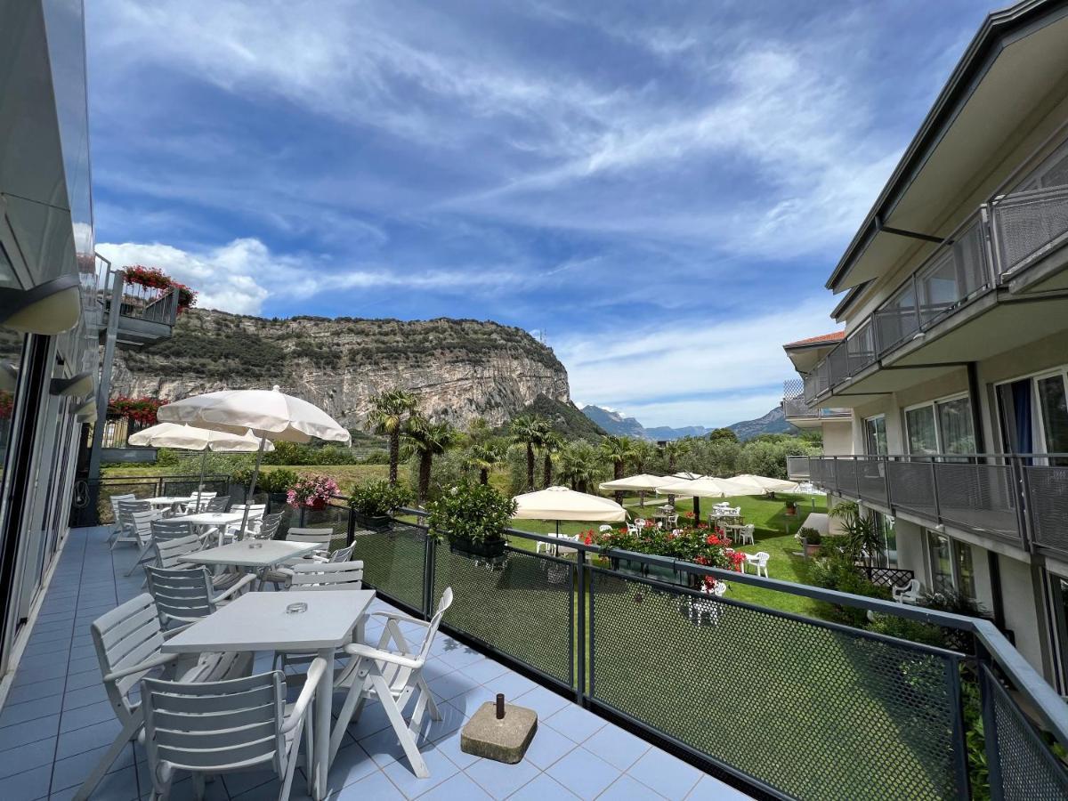Hotel Piccolo Mondo Torbole Sul Garda Exterior photo
