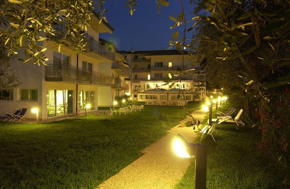 Hotel Piccolo Mondo Torbole Sul Garda Exterior photo