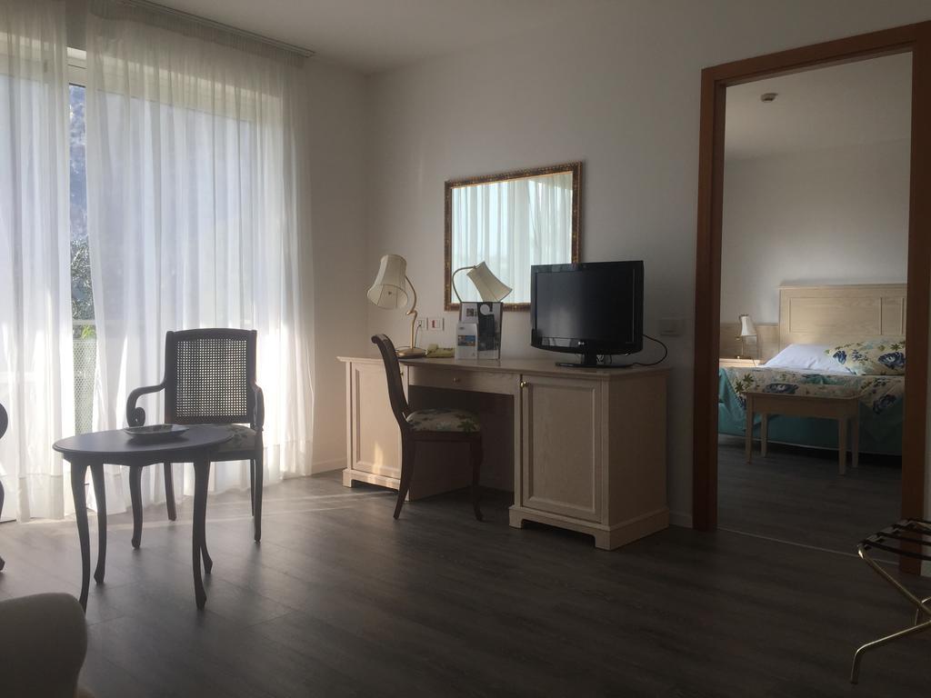 Hotel Piccolo Mondo Torbole Sul Garda Exterior photo