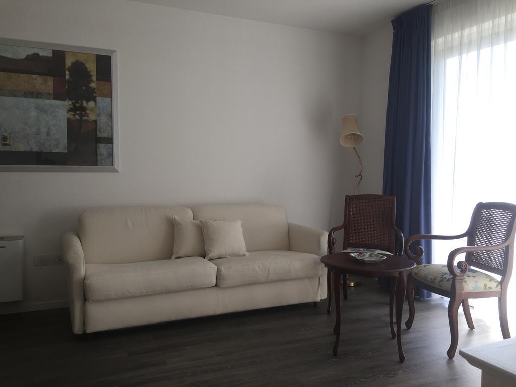 Hotel Piccolo Mondo Torbole Sul Garda Exterior photo