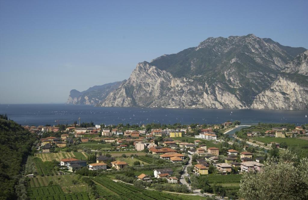 Hotel Piccolo Mondo Torbole Sul Garda Exterior photo