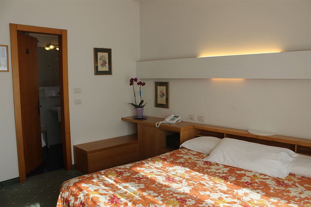 Hotel Piccolo Mondo Torbole Sul Garda Exterior photo