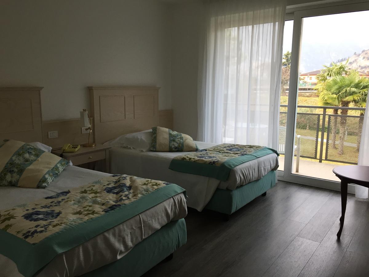 Hotel Piccolo Mondo Torbole Sul Garda Exterior photo