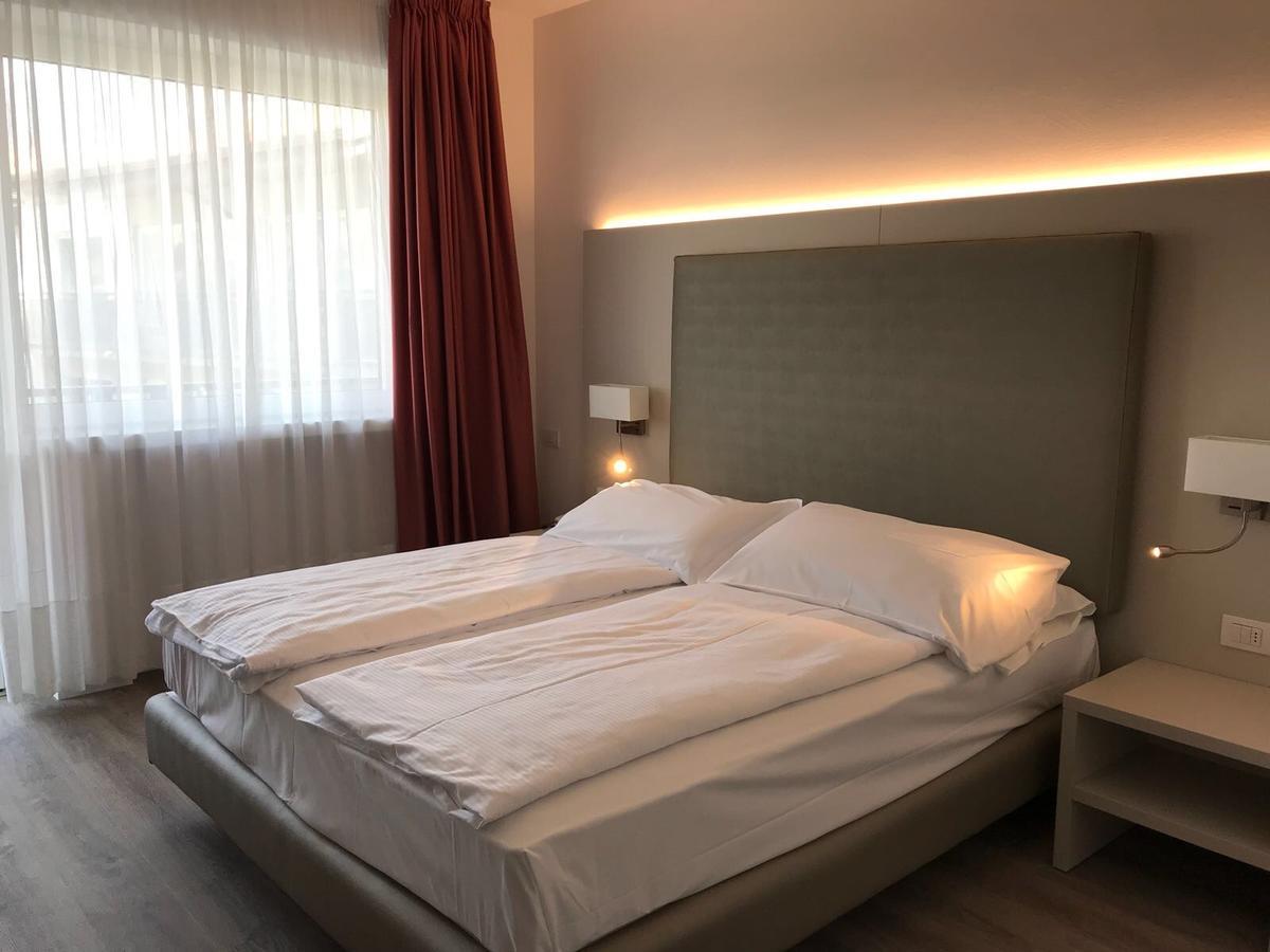 Hotel Piccolo Mondo Torbole Sul Garda Exterior photo