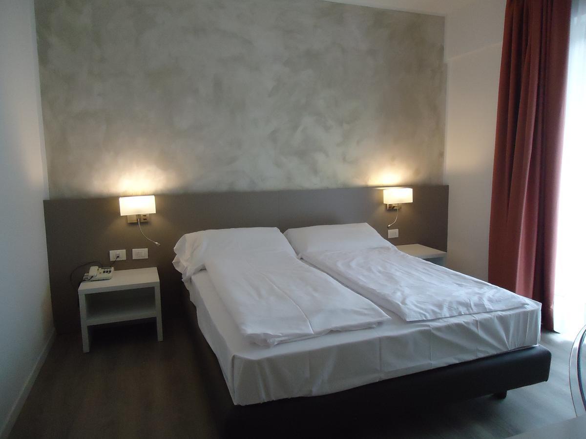 Hotel Piccolo Mondo Torbole Sul Garda Exterior photo