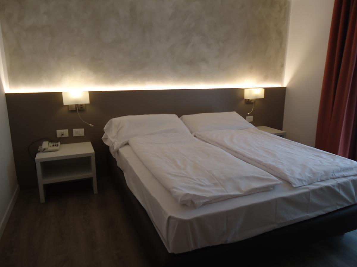 Hotel Piccolo Mondo Torbole Sul Garda Exterior photo