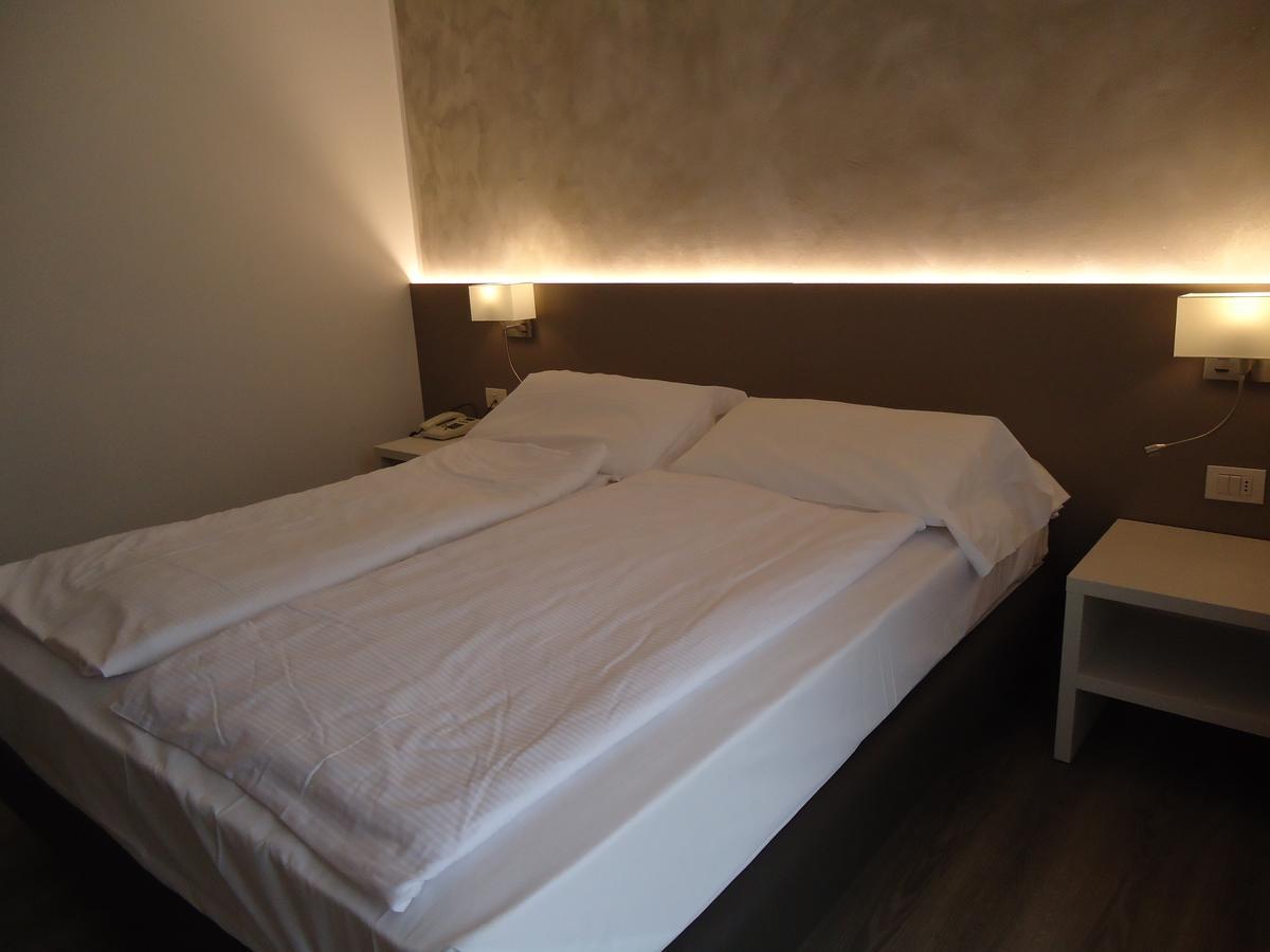 Hotel Piccolo Mondo Torbole Sul Garda Exterior photo