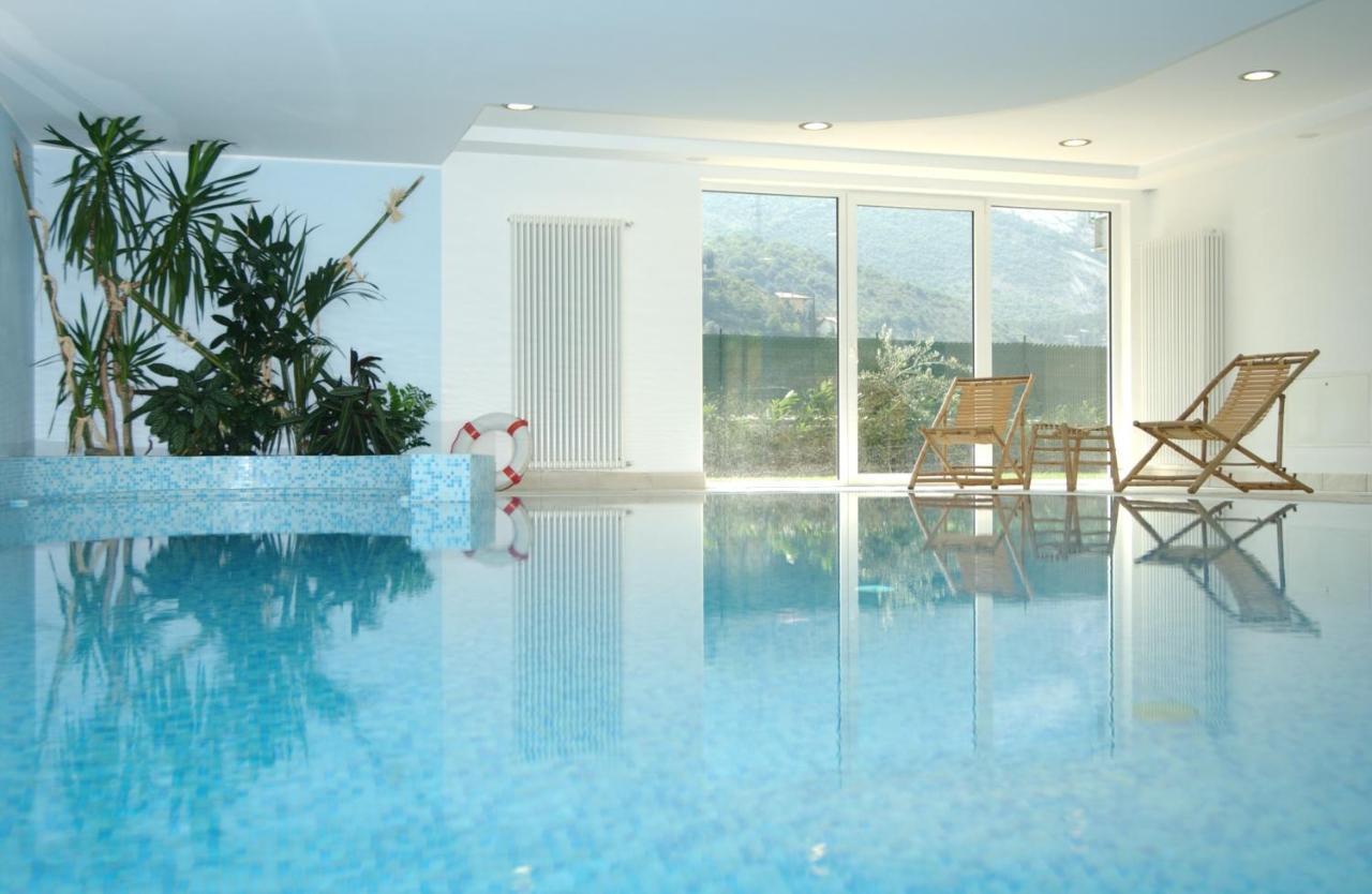 Hotel Piccolo Mondo Torbole Sul Garda Exterior photo
